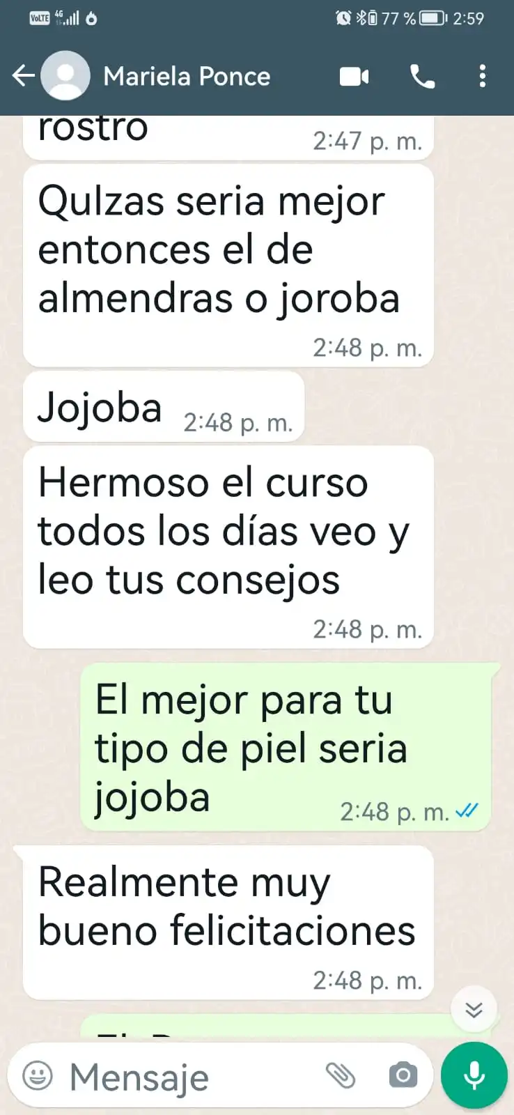 Conversación sobre qué aceite esencial usar según el tipo de piel de la alumna